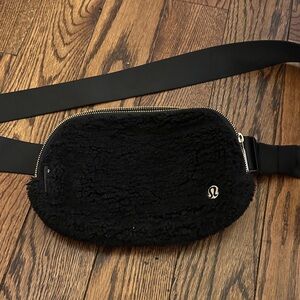 lululemon athletica Black Fleece Belt Bag